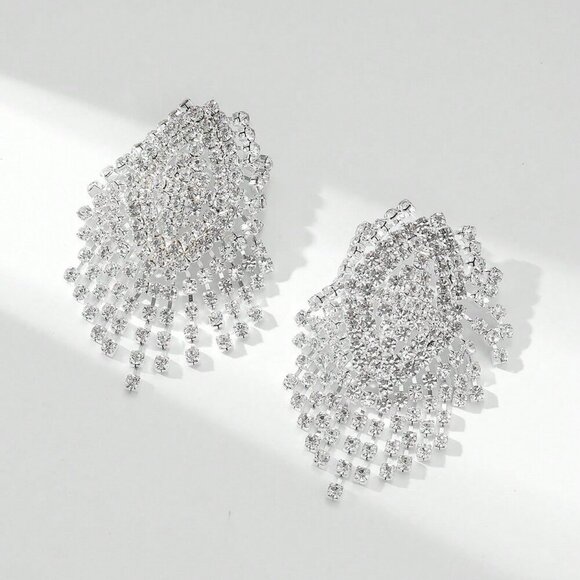 Silver Elegant glam Women's Gorgeous Crystal Tassel Drop Earrings - Picture 5 of 6